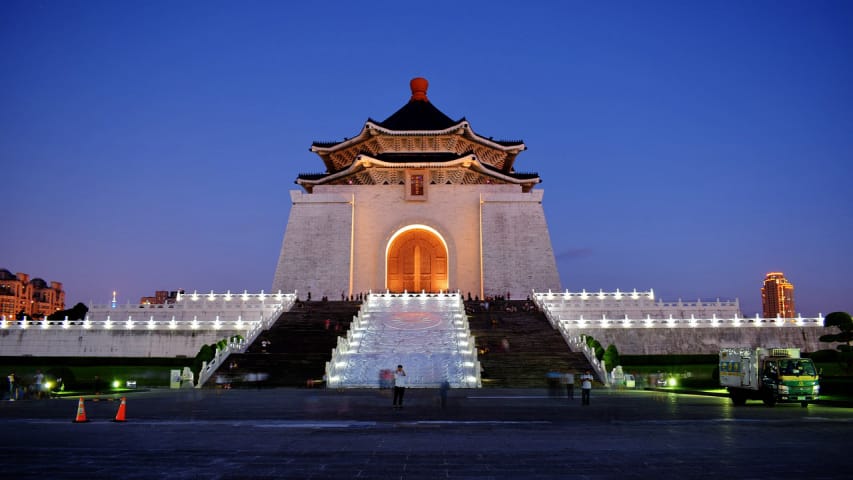 樓體照明.jpg 樓體照明.jpg